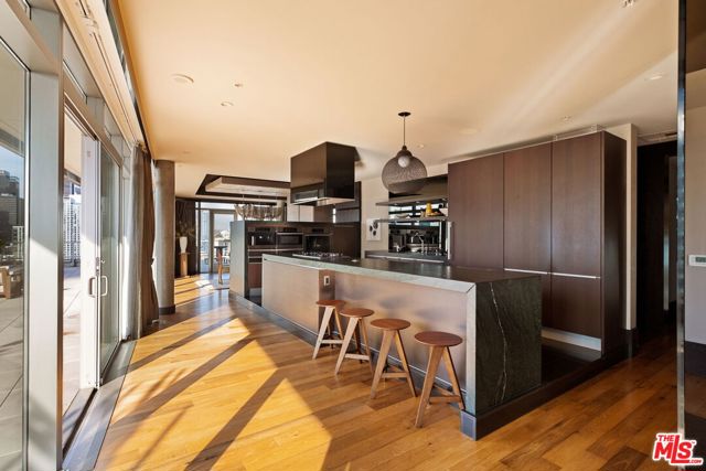 1155 S Grand Avenue, Los Angeles CA: https://media.crmls.org/mediaz/3dd3eb85-c8be-4455-ad48-c60883c740c3.jpg