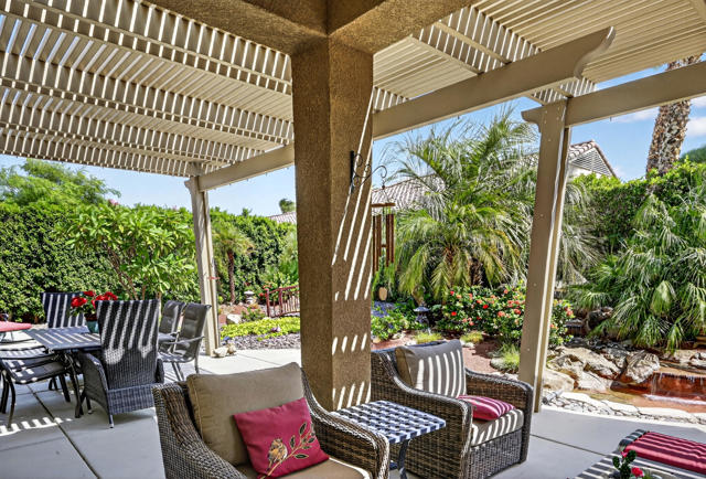 39492 Camino Piscina, Indio CA: https://media.crmls.org/mediaz/3dd40478-2932-4e6d-931f-a1585c8e8727.jpg