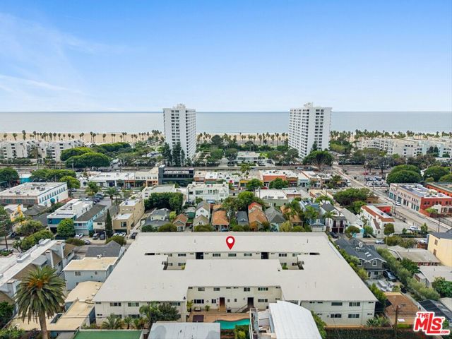 2721 2nd Street, Santa Monica CA: https://media.crmls.org/mediaz/3dd4db55-dc31-4cd0-b812-23c73b087b57.jpg