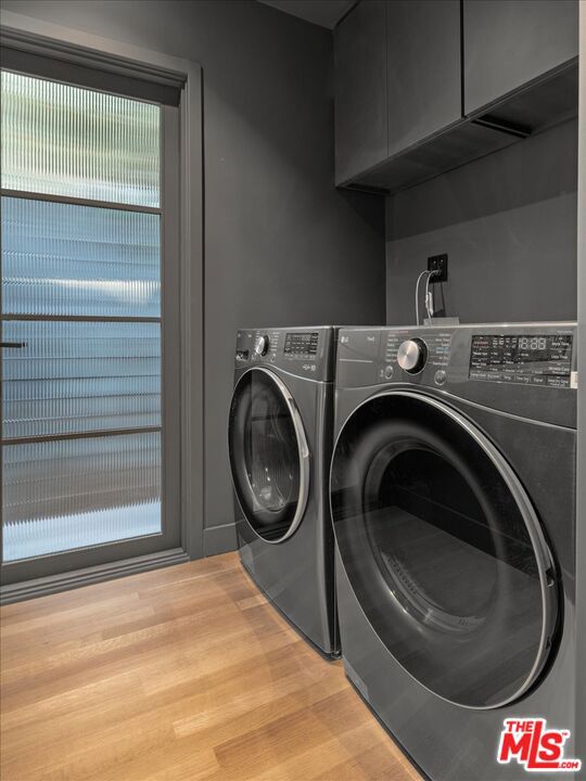 4934 La Roda Avenue, Los Angeles CA: https://media.crmls.org/mediaz/3dd50978-2e12-432d-93ff-3f76d3cb0d84.jpg