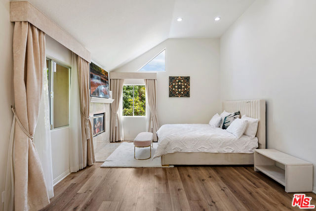 18730 Hatteras Street, Tarzana CA: https://media.crmls.org/mediaz/3dd52dd8-c198-4897-92af-bf7f4c8b7542.jpg