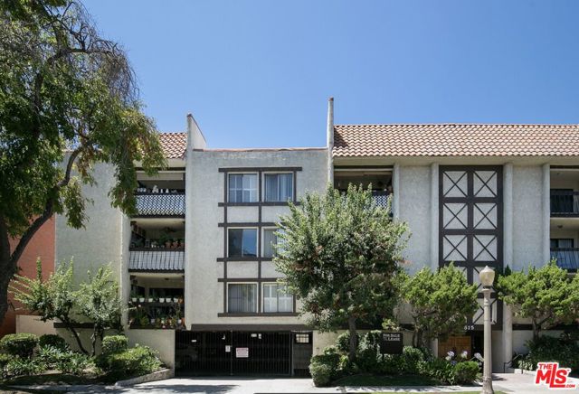 515 N Jackson Street, Glendale CA: https://media.crmls.org/mediaz/3dd5c62d-78ed-489b-984a-670eee899b0e.jpg
