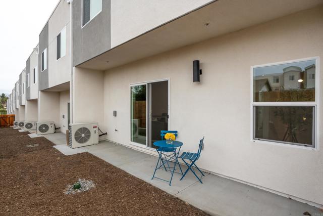 Detail Gallery Image 6 of 31 For 4982 Ocean View Bld, San Diego,  CA 92113 - 3 Beds | 2/1 Baths