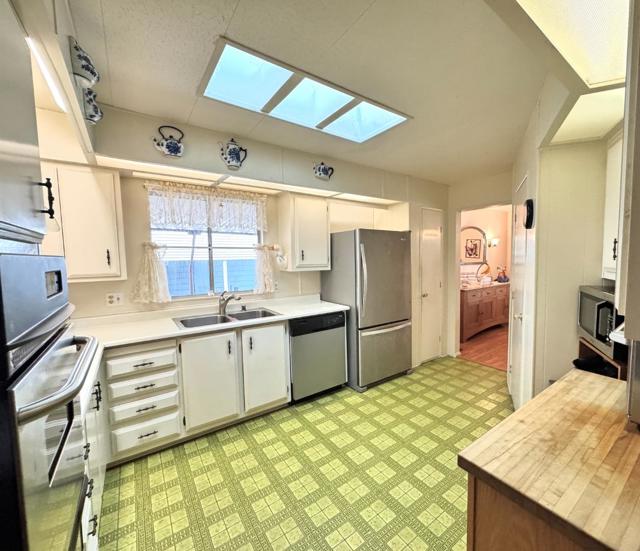 14 Driftwood Trail, Half Moon Bay CA: https://media.crmls.org/mediaz/3dd65641-ca9d-4ab6-9b70-02e0b2813ef9.jpg