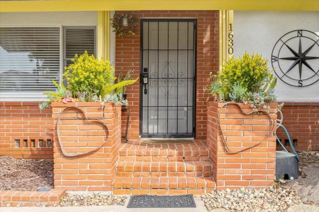 Detail Gallery Image 2 of 29 For 1630 S Tremont St a,  Oceanside,  CA 92054 - 2 Beds | 1 Baths