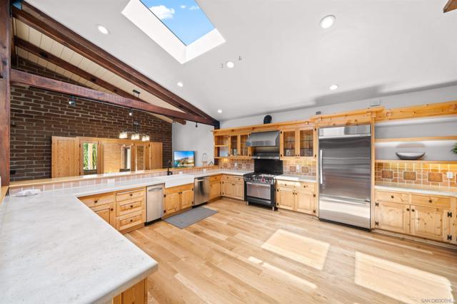 Image 29 of 75 For 1951 Cloverdale Rd