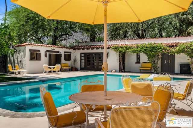1011 E El Alameda, Palm Springs CA: https://media.crmls.org/mediaz/3dd69ead-dcfd-4bd5-bca4-8c9059cddee9.jpg