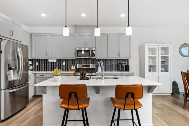 Detail Gallery Image 5 of 43 For 35254 Blossom Pl, Fallbrook,  CA 92028 - 4 Beds | 2/1 Baths