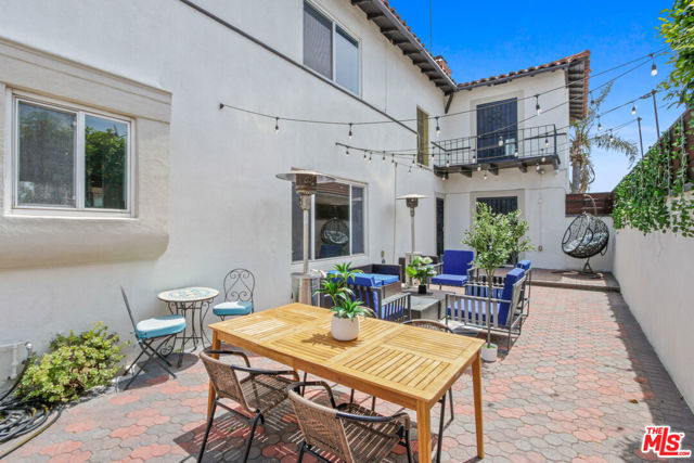 3691 Aureola Boulevard, View Park CA: https://media.crmls.org/mediaz/3dd6f3b1-4bb7-4cbe-9f0e-4e743f105358.jpg