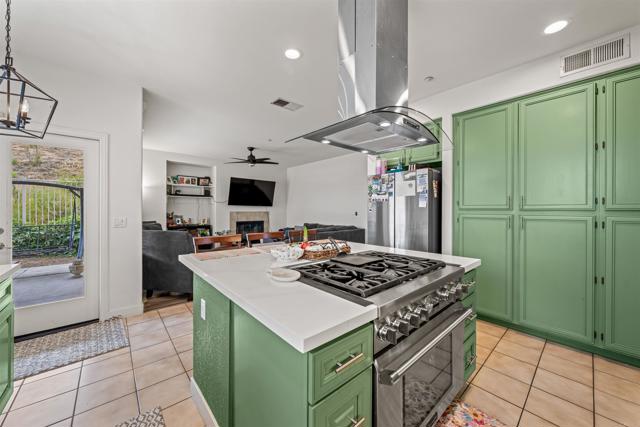 Detail Gallery Image 6 of 22 For 2007 Pleasant Waters Ct, Spring Valley,  CA 91977 - 5 Beds | 3 Baths