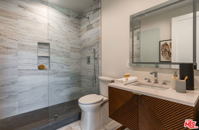 3076 Glenhurst Avenue, Los Angeles CA: https://media.crmls.org/mediaz/3dd7a511-6f3e-4f3b-b733-796067478283.jpg