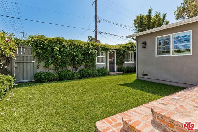 3504 Redwood Avenue, Los Angeles CA: https://media.crmls.org/mediaz/3dd80d57-375e-4741-8879-e3538f3e23e3.jpg