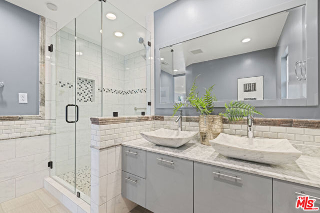 8136 Genesta Avenue, Lake Balboa CA: https://media.crmls.org/mediaz/3dd83707-cccb-4a19-b2e5-a4d77797343c.jpg