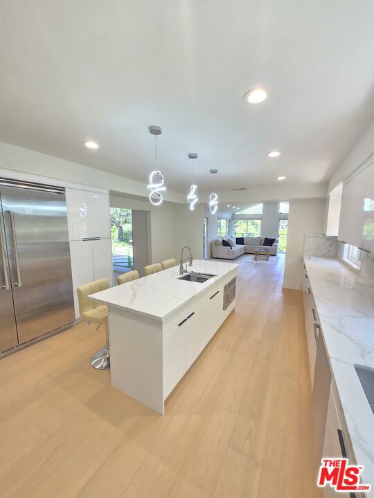 16544 Park Lane Circle, Los Angeles CA: https://media.crmls.org/mediaz/3dd85abc-08b8-45bf-8af2-bb1e598d3b32.jpg