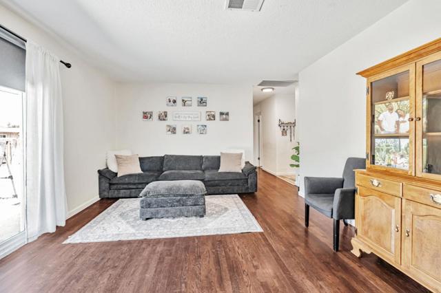2105 Geneva Drive, Modesto CA: https://media.crmls.org/mediaz/3dd88294-c26f-4b89-8810-fbb6dcdd6a26.jpg