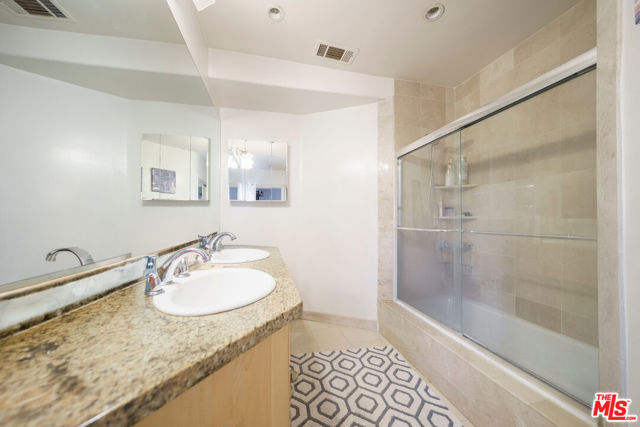 320 Westminster Avenue, Los Angeles CA: https://media.crmls.org/mediaz/3dd90650-0cff-48ea-b628-66d4754702e9.jpg