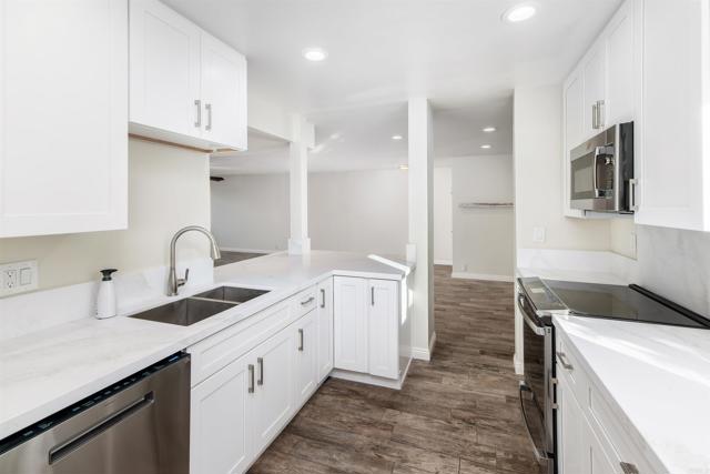 Detail Gallery Image 2 of 42 For 2607 Pirineos Way #116,  Carlsbad,  CA 92009 - 3 Beds | 2 Baths