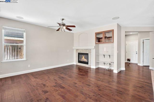 2315 Sabrina Way, Tracy CA: https://media.crmls.org/mediaz/3dd95ec0-8b67-4dbf-9b5e-4bdd322d6133.jpg