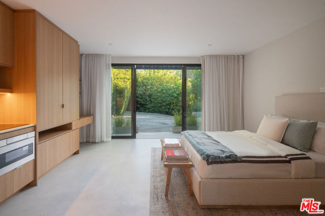 7640 Woodrow Wilson Drive, Los Angeles CA: https://media.crmls.org/mediaz/3dd9fbb2-8678-4e61-b9dc-2a26aca9d7ba.jpg