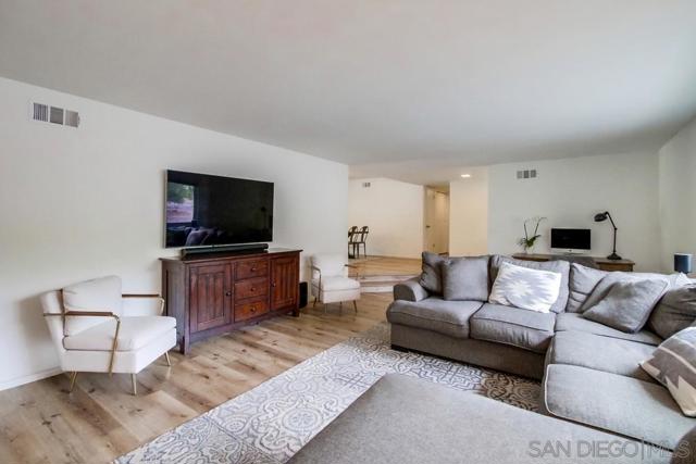 16820 Orchard Bend Rd, Poway CA: https://media.crmls.org/mediaz/3dda1f45-18e7-4652-aaea-99ca5392d07a.jpg