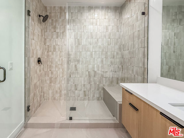 150 N Arnaz Drive, Beverly Hills CA: https://media.crmls.org/mediaz/3ddabd83-ed15-49dc-952d-ab8100309294.jpg