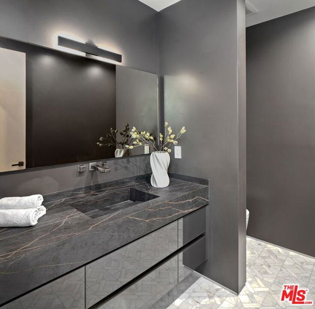 3670 Buena Park Drive, Studio City CA: https://media.crmls.org/mediaz/3ddb4042-703d-43c9-a75e-d0540a850d07.jpg