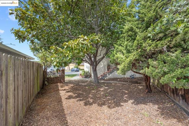 2821 Erin CT, Richmond CA: https://media.crmls.org/mediaz/3ddbe346-da79-41e5-af66-abf61132284b.jpg