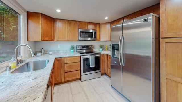 2 Morning Sun Court, Mountain View CA: https://media.crmls.org/mediaz/3ddc0b6d-5242-477f-8d54-bb3c0d1a5289.jpg