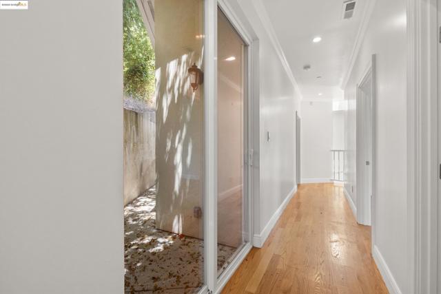 5915 Balboa Dr, Oakland CA: https://media.crmls.org/mediaz/3ddc8934-3173-406d-bd4d-76dd044def83.jpg