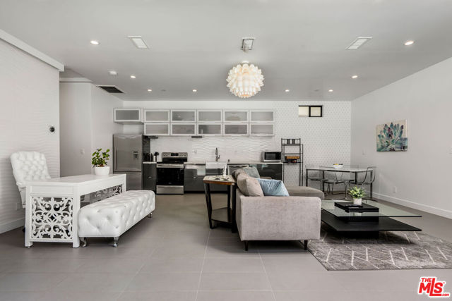 204 Bell Canyon Road, Bell Canyon CA: https://media.crmls.org/mediaz/3ddd3469-9013-468b-a63c-779dcdc72ff7.jpg