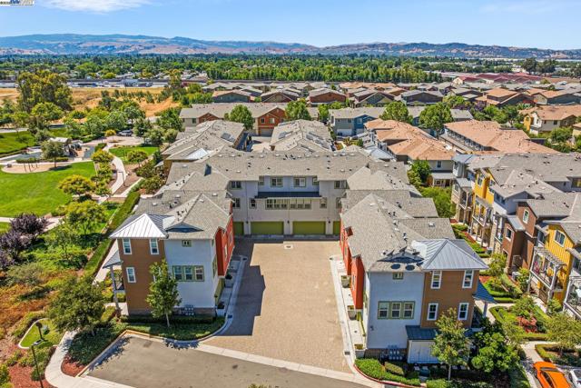 389 Basswood Cmn, Livermore CA: https://media.crmls.org/mediaz/3ddf5df5-20ff-4eb3-b98c-e149db06380d.jpg