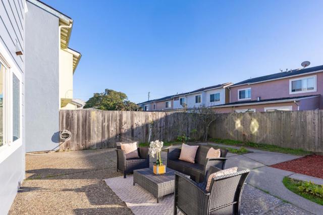 55 Saint James Court, Daly City CA: https://media.crmls.org/mediaz/3ddf60c5-100a-4f27-8086-53e4ffcfe505.jpg