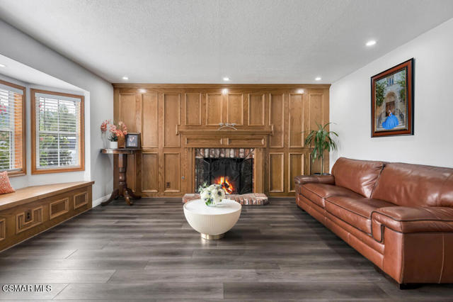 6211 Anastasia Street, Simi Valley CA: https://media.crmls.org/mediaz/3ddfbf8e-1884-4051-afb7-2e25fbc4d81f.jpg