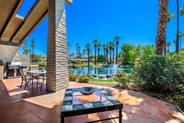 162 Lost River Drive, Palm Desert CA: https://media.crmls.org/mediaz/3ddfee09-9787-4132-99a7-1b66edd977d8.jpg