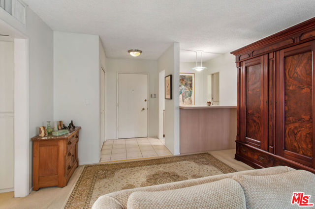 927 North KINGS Road, 112 photo 3