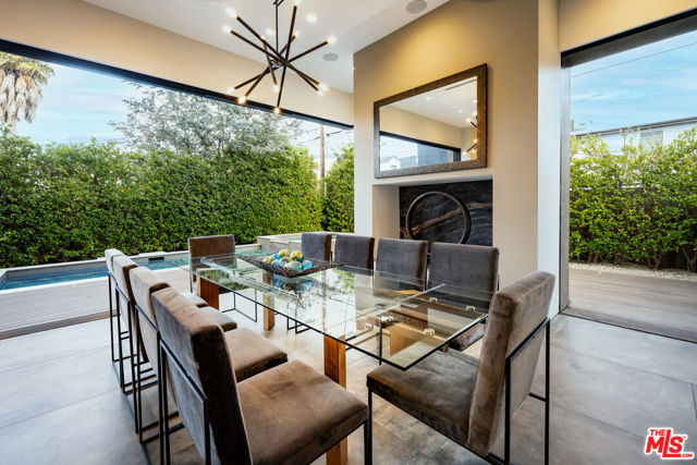 8356 W 4th Street, Los Angeles CA: https://media.crmls.org/mediaz/3de0926d-724b-4c62-8a97-1d66b3fc4134.jpg