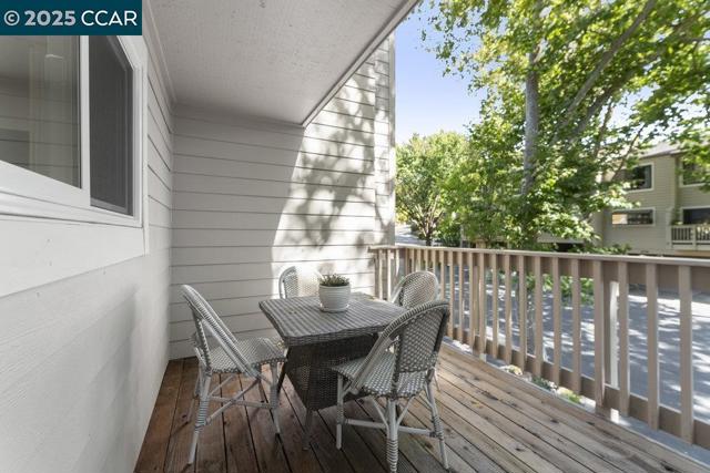 412 Woodminster, Moraga CA: https://media.crmls.org/mediaz/3de0ff72-92f7-4715-a788-044778b93d15.jpg