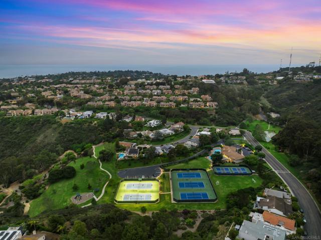 6555 Caminito Northland, La Jolla CA: https://media.crmls.org/mediaz/3de13b03-9c6b-414b-a046-27ac74932056.jpg