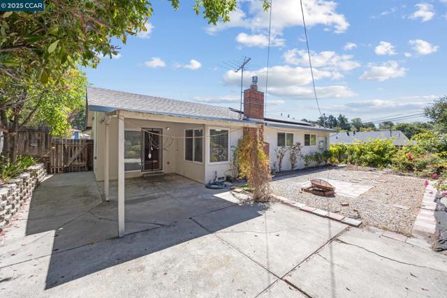 4816 Meadowbrook Dr, Richmond CA: https://media.crmls.org/mediaz/3de1e1e3-0846-4c4c-ba97-2d03bbd46149.jpg