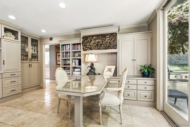 2885 Caminito Merion, La Jolla CA: https://media.crmls.org/mediaz/3de26e32-52b1-4410-b2d5-6ae0a1025770.jpg