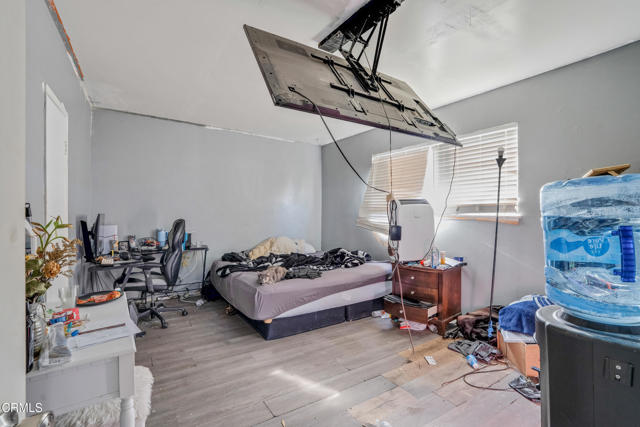 2941 W Hemlock Street, Oxnard CA: https://media.crmls.org/mediaz/3de29736-bc16-402e-b358-0e033b530de9.jpg