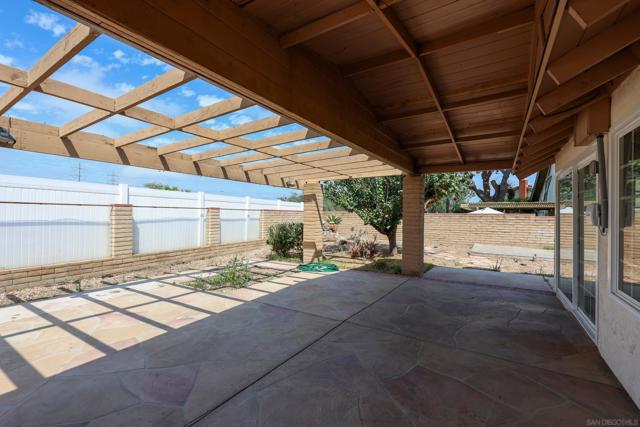 1532 Grand Teton Ct, Chula Vista CA: https://media.crmls.org/mediaz/3de2a660-04d3-44e6-bfcf-bfb537836133.jpg
