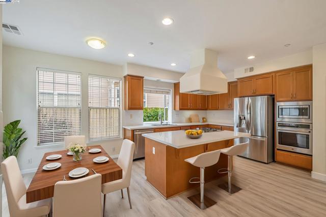 4293 OLIVER WAY, Union City CA: https://media.crmls.org/mediaz/3de31e4e-bb42-4c53-86aa-b6af1b4701ee.jpg