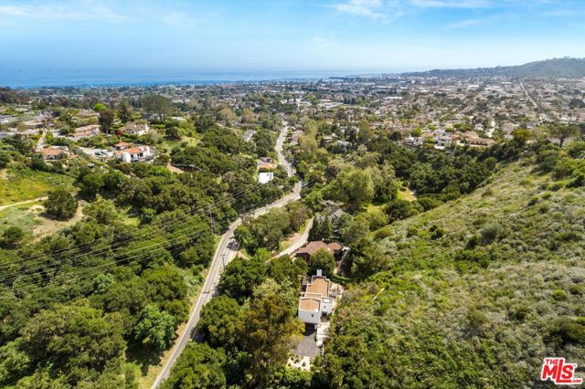 1435 Sycamore Canyon Road, Santa Barbara CA: https://media.crmls.org/mediaz/3de34f9f-ade9-48a4-a8b4-79190a67d72f.jpg