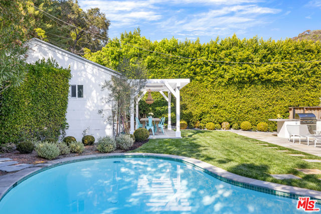 1801 San Ysidro Drive, Beverly Hills CA: https://media.crmls.org/mediaz/3de3717d-366b-498b-bff4-d253fe3c1ae4.jpg