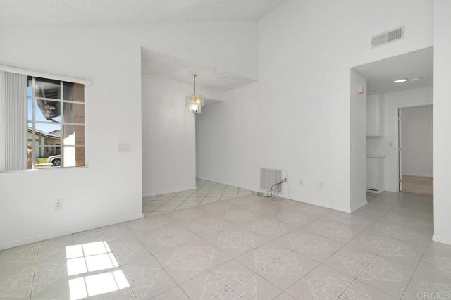 2412 Heatherwood Court, Escondido CA: https://media.crmls.org/mediaz/3de37e29-03bb-432d-8d4d-efc1bcad2bd7.jpg