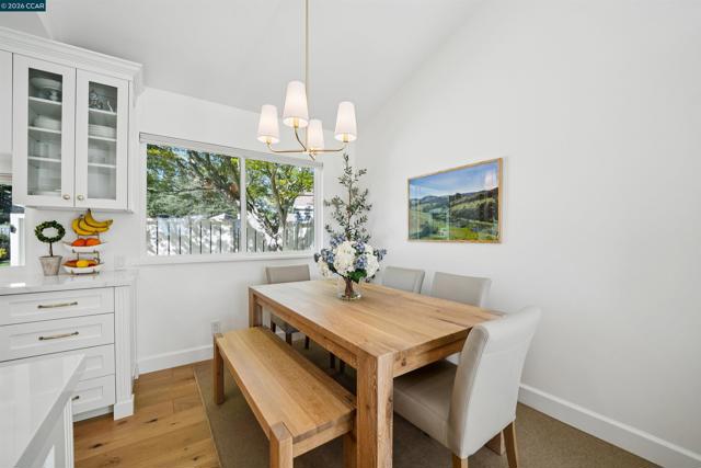 31 Ascot Place, Moraga CA: https://media.crmls.org/mediaz/3de3e2c9-8ad0-4a68-80ce-67ab3c811f72.jpg