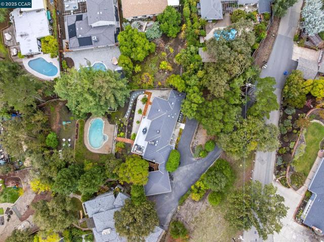 110 Twin Peaks Drive, Walnut Creek CA: https://media.crmls.org/mediaz/3de41860-ac54-406c-9b73-d4a4c129ae22.jpg