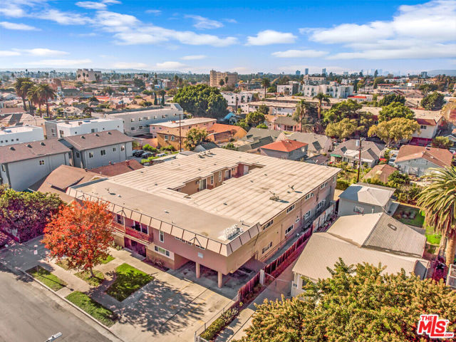 423 N Harvard Boulevard, Los Angeles CA: https://media.crmls.org/mediaz/3de43e3b-7029-4f54-8659-b68765a50977.jpg