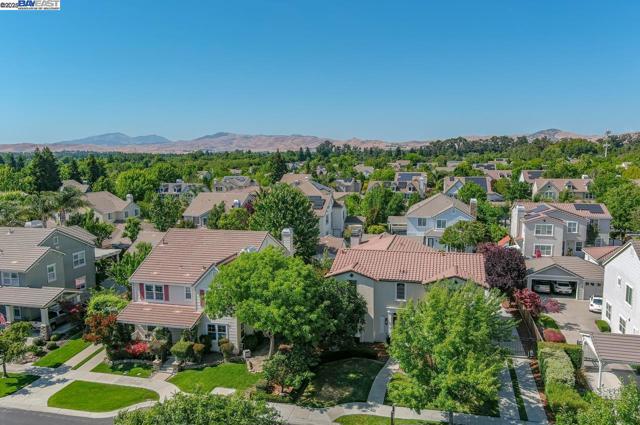 5640 Carnegie Way, Livermore CA: https://media.crmls.org/mediaz/3de4a037-3d9b-474f-84ff-662270c17192.jpg